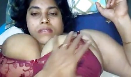 बाल्ड हैंडसम जॉनी ने सेक्सी फिल्म इंग्लिश में वीडियो में गोरा को सड़क पर उतार दिया और एक पोर्न स्टूडियो में उसकी चुदाई की