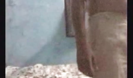 पुराने वासना दादा ने मुक्तिदाता एक युवा ब्लॉंडी को उतार दिया और उसे सेक्सी फिल्म नई वाली चोदता है