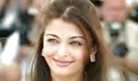 सौतेली बेटी ने सौतेली माँ की गीली चूत से सेक्स मूवी इंग्लिश फिल्म डिल्डो निकाला और उसकी सह की मदद की