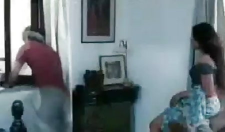 पुराना ब्लोंड एक डिल्डो के साथ हस्तमैथुन करता है ब्लू फिल्म देना सेक्सी