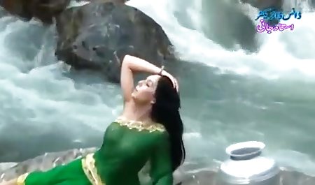 दोस्त एक जवान एशियाई पर बालों सेक्सी फिल्म हिंदी भोजपुरी वाली बिल्ली के साथ cunnilingus करता है