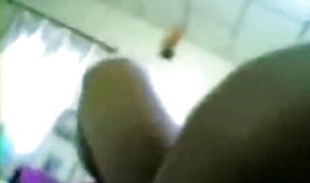 युवा सेक्सी गंदी पिक्चर समलैंगिक एक मोटी, गुदा dildo के साथ अपने गधे को fucks