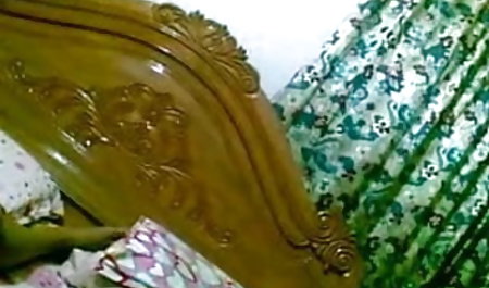 शांत गुदा गैंगबैंग के साथ भद्दा सेक्सी फिल्म देखने वाली और वासनापूर्ण खुशमिजाज आदमी