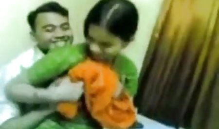 युवा slutty न्यू हिंदी सेक्सी मूवी श्यामला एक कैफे में एक सेक्सी आदमी द्वारा गड़बड़ हो जाता है