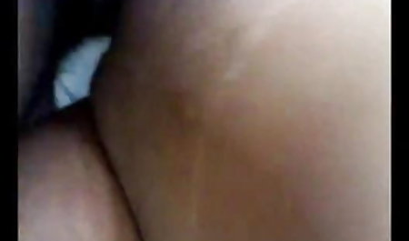 दो सेक्सी लड़कियां जन्मदिन के लिए नग्न व्यक्ति को एक blowjob सेक्सी फिल्म २ देती हैं