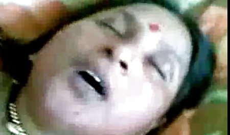 एक गिलास में एक विशाल गधा और बट प्लग के साथ श्रीदेवी की सेक्सी फिल्म लवली फ़्रेंचवूमन गुदा में रम जाता है