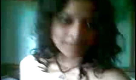 लड़की लड़के को घर पर एक सेक्सी वीडियो वीडियो फिल्म blowjob देती है, जैसी कि उम्मीद थी, उसने अपने बालों को हटा दिया और धीरे से उसके सिर को चाटा, सांस ली और लिंग को निगल लिया