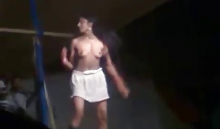 रेडहेड सेक्सी बेब टेबल के नीचे डिक बेकार है और एक रेस्तरां में हॉलीवुड सेक्सी वीडियो मूवी गड़बड़ हो जाता है