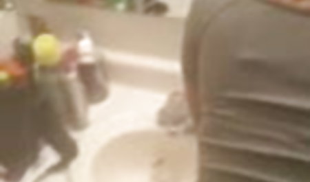 गोरा गोरा सवाना स्टाइल्स एक शर्मीले आदमी फुल सेक्स हिंदी मूवी को एक blowjob देता है