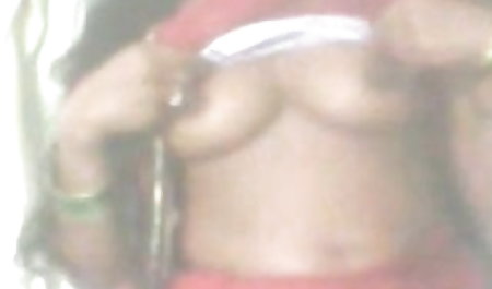सौतेले बेटे के पास एक बड़ा मुर्गा है और सेक्सी सौतेली माँ उसे मेरे को सेक्सी फिल्म लड़कियों को चोदना सिखाती है