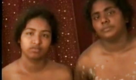 लेटेक्स में भव्य लड़की एक डिक की सवारी करती है हिंदी फिल्म पिक्चर सेक्सी और उसके कमीने के डिक को चूसती है