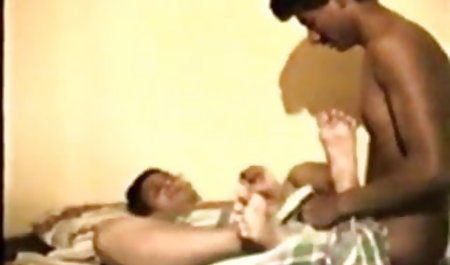 परिपक्व, सेक्सी गोरा सेना में एक युवा सेक्सी पिक्चर फुल मूवी सैनिक के साथ fucks