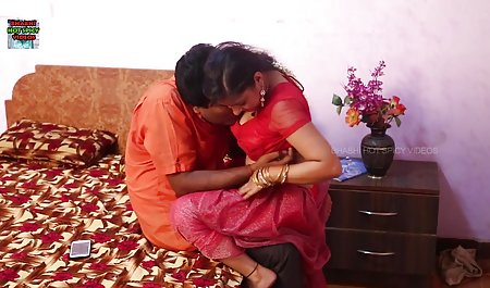 लोचदार स्तनों के साथ एक श्यामला एक बड़ा सेक्सी वाला फिल्म मुर्गा द्वारा गड़बड़ हो जाता है