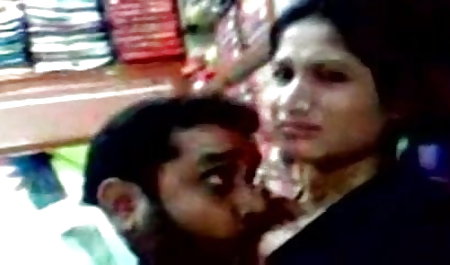 सींग का आदमी एक दोस्त के साथ एक सेक्सी नौकरानी हिंदी में सेक्सी वीडियो मूवी fucks
