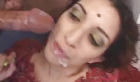एक सुंदर, पतला श्यामला का एक जवान लड़का है, वह धीरे फिल्म वीडियो सेक्सी से लड़की की चूत को चाटता है, जिसके बाद वह एक कठोर सदस्य के साथ धीरे से उसकी चूत में प्रवेश करता है