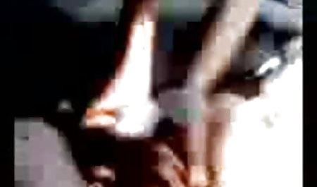 काले मोज़ा में गोरा चाची अपनी उंगली माधुरी की सेक्सी फिल्म के साथ हस्तमैथुन करता है