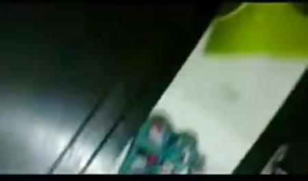 लंबे समय तक blowjob के बाद, एक युवा बेब हिंदी सेक्सी फिल्म देखने वाली एक संकीर्ण गुदा में गड़बड़ हो जाता है