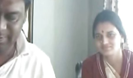 विशाल सिलिकॉन स्तन के साथ दो पुरुषों के साथ समूह सेक्स किया सेक्स मूवी इंग्लिश फिल्म जाता है, वे उसे दोनों तरफ से चोदते हैं, और फिर स्तन पर समाप्त होते हैं
