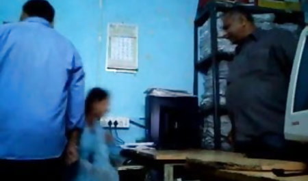 पहली मुलाकात का लड़का प्रेमिका की सेक्सी गांड को देखता था, और आखिरकार वह दिन आ गया जब उसने उसे वहाँ दिया। उस आदमी ने कार्लसन की तरह चुदाई की और गन्दी सेक्सी फिल्म खुशी के मारे चमक गया